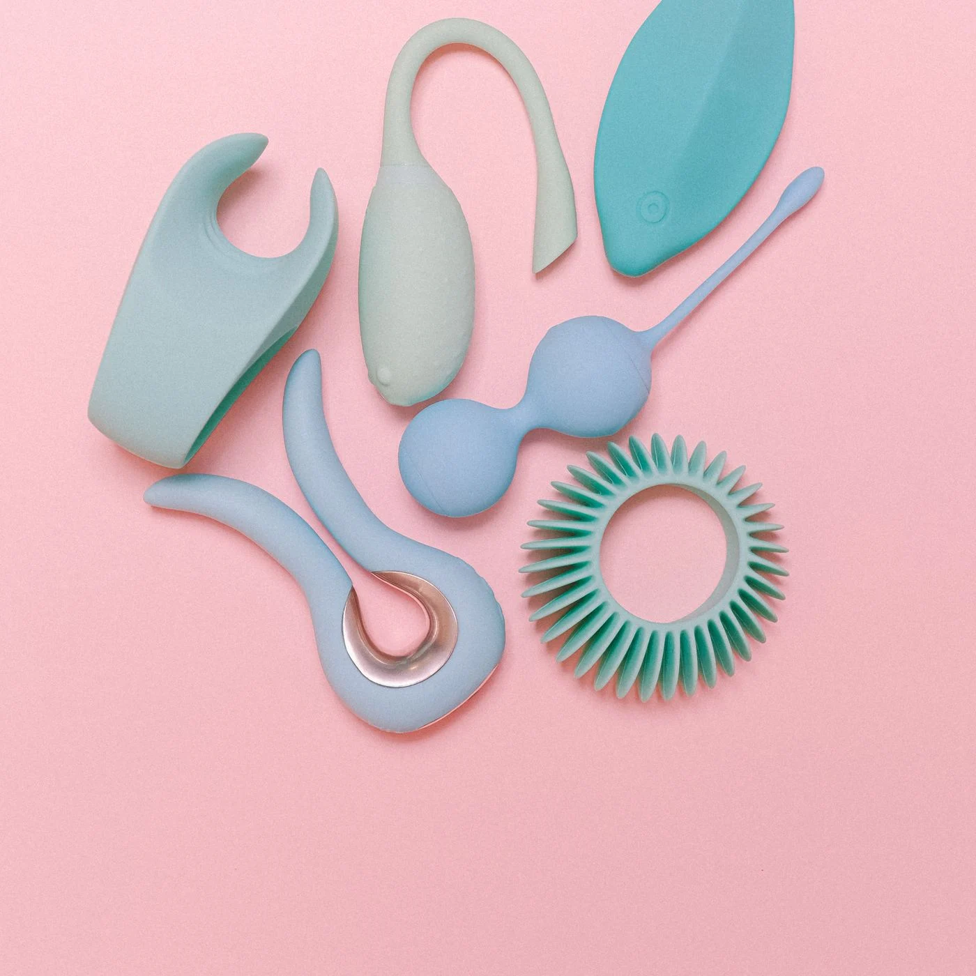 Curved prostate-focused shapes in a refined product shot